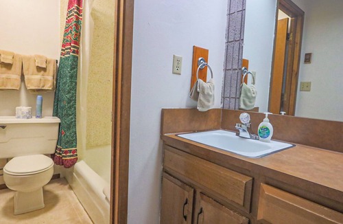 Lava Hot Springs Condo | Pleasant studio condo in Lava Hot Springs for a relaxing stay