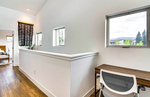 Rendezvous House | Pool Access & Mtn View! Luxe WP Cabin, Near Trails