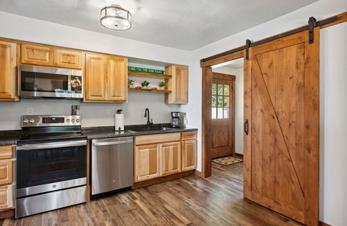 West Glacier Cabin | Premier Location-The Cozy West Glacier Cabin