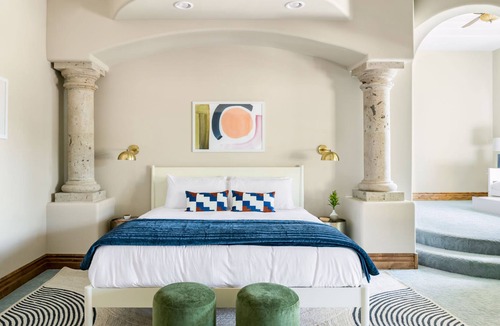 Sunburst Farms East Villa | Primrose by AvantStay | Extravagant Desert Estate w/ Theater & Pool