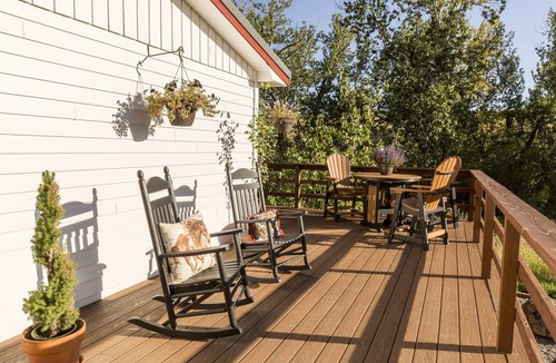 Cameron House | PRIVATE creekside house on cattle ranch 45 mins from Yellowstone National Park