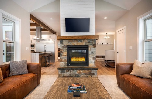 Kalispell House | Private Hot Tub | Dog Friendly | Game Room w/Pacman & Foosball! - Mountain Whispers