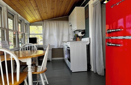 South Haven Cabin | Private Lake Cabin Near Twin Cities w/Dock & Kayaks Vintage Retreat - Cabin 5