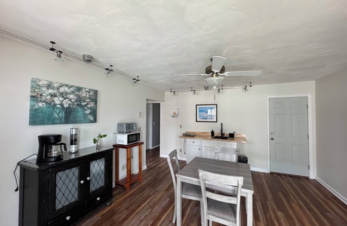 Colington Apartment | Private Rooftop Escape Hot Tub & Bikes