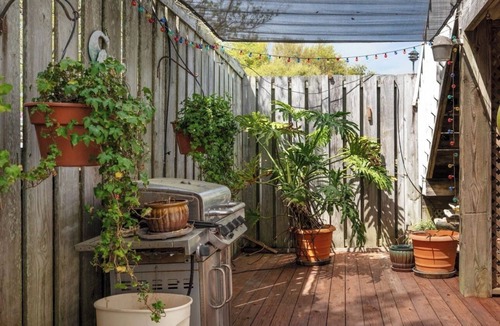 Colington Apartment | Private Rooftop Escape Hot Tub & Bikes