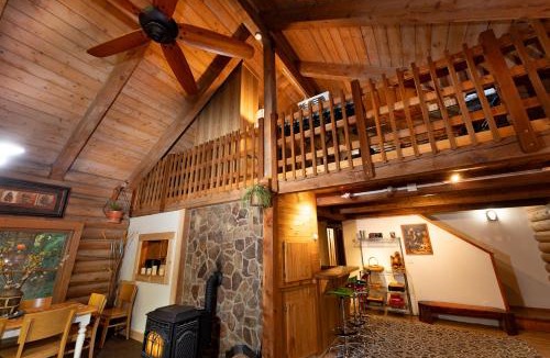 Blanchard House | Private Two-Cabin Retreat Near Silverwood Theme Park - Sleeps 15
