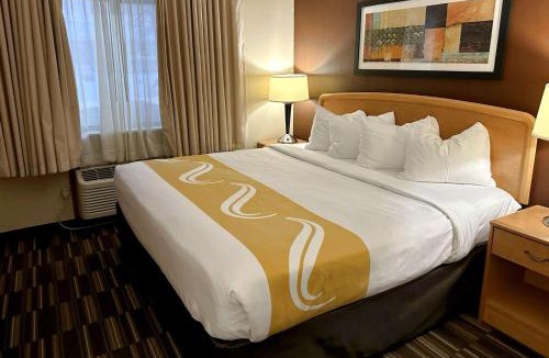 Fargo Hotel | Quality Suites Near West Acres