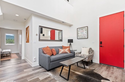 Whitefish House | Quarry A40 - Stunning Pet Friendly 2BD 2BA! Communal Pool, Hot Tub & More!