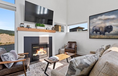 Whitefish House | Quarry B10 - Stunning Quarry unit w/ access to community pool, spa , gym & more!