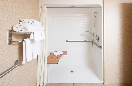 Kalispell Hotel | Quick Nature Escape! Pool, Pet-friendly Property Near Lone Pine Visitor Center!