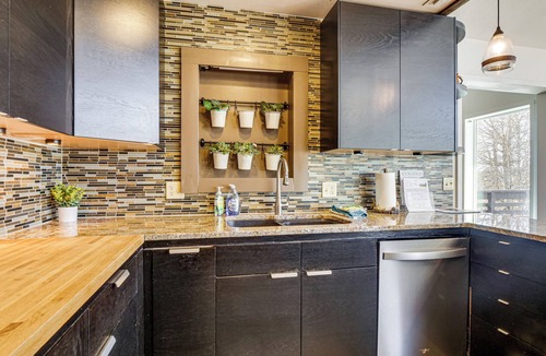 Alma House | Quiet Alma Home w/Deck - 20 Mi to Breckenridge!
