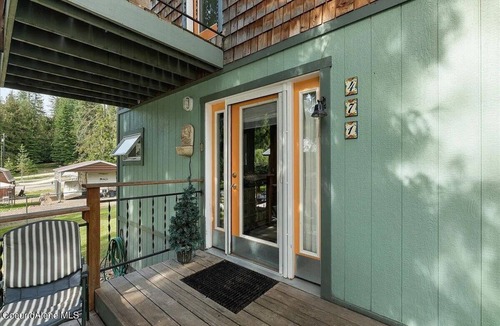 Hope Cabin | Quiet cabin in theTrees Boat parking Large bedroom 2 Bathrooms Fireplace W/D