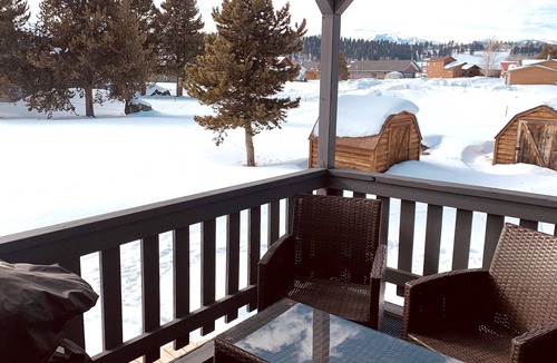 Horse Butte Condo | Quiet - Comfortable - Clean - Accommodation for 4 - Only minutes from YNP