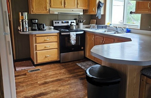East Glacier Park House | Quiet Countryside.but just a few minutes from town!