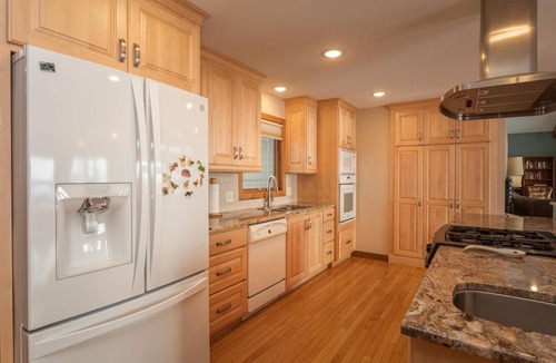 Alexandria House | Quiet Luxury Lakefront Retreat w/Pontoon and dock Included - Alexandria, MN
