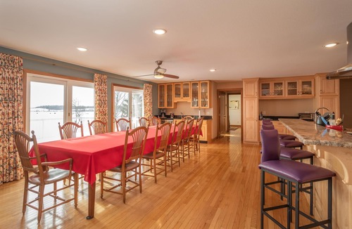 Alexandria House | Quiet Luxury Lakefront Retreat w/Pontoon and dock Included - Alexandria, MN
