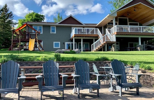Alexandria House | Quiet Luxury Lakefront Retreat w/Pontoon and dock Included - Alexandria, MN