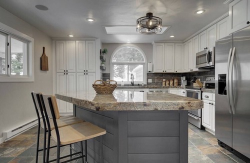Bozeman House | Quinn Peaks Retreat House with a hot tub!