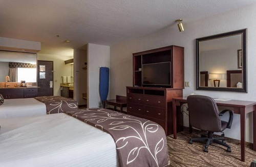 Idaho Falls Resort | RARE FIND! IDAHO FALLS, 2 COZY AND CLEAN UNITS! POOL, SPA, JACUZZI!
