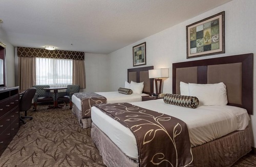 Idaho Falls Resort | RARE FIND! IDAHO FALLS, 2 COZY AND CLEAN UNITS! POOL, SPA, JACUZZI!