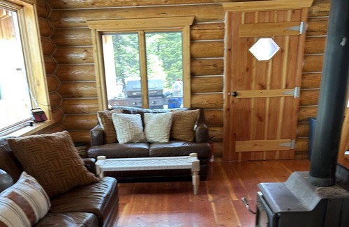 Drummond Cabin | Real log cabin on world famous Rock Creek, MT.