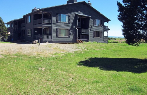 Horse Butte Condo | Red Dog Retreat Condo - all the comforts of home in Yellowstone paradise