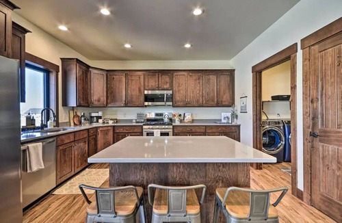 Red Lodge House | Red Lodge Mtn. View Cozy Home with hot-tub; 9 miles to RLM! New!