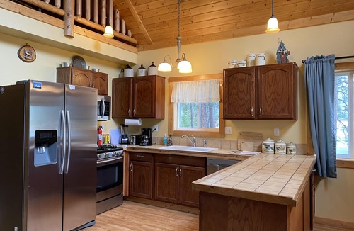 Plains Cabin | Relax and unwind in a family cabin on the Clark Fork River