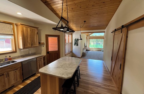 Thompson Falls House | Relaxing 3-bedroom + bunkhouse waterfront home on the Clark Fork River