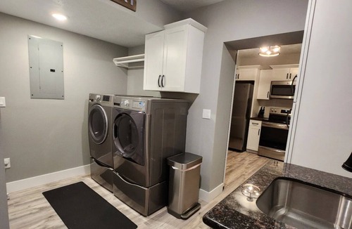 Nevada - Lidgerwood House | Relaxing Cozy White House Near Northtown Mall