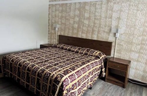 Devils Lake Hotel | Relaxing Room Ideal for Couples & Business Travelers, Parking Included!