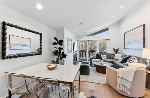 Vail House | Remodeled 2BR Condo Walk to Lionshead Village
