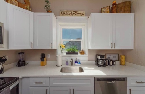West Central Apartment | Renovated 1 Bed, 1 Bath, KING BED! Near Downtown!