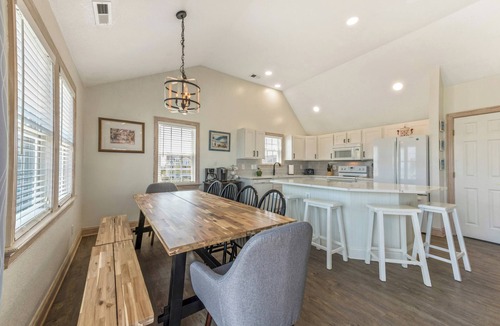 Rodanthe House | Renovated - Seaside 5BR Caribbean Escape near the Rodanthe Pier