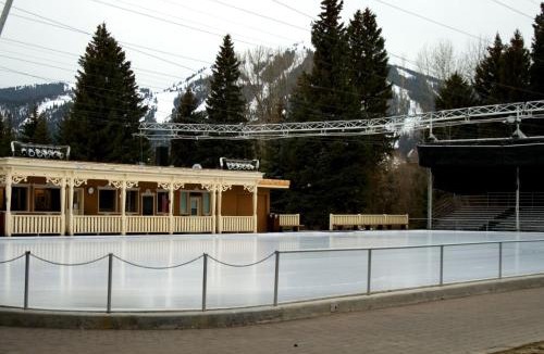 Elkhorn Village House | Ridge Condo - Modern Luxury Condo w/Resort Amenities