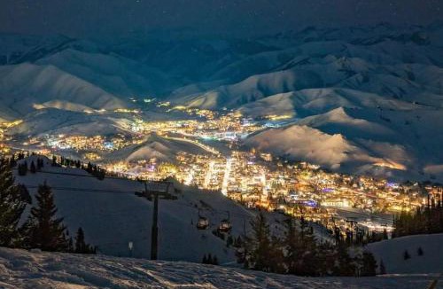 Elkhorn Village House | Ridge Condo - Modern Luxury Condo w/Resort Amenities