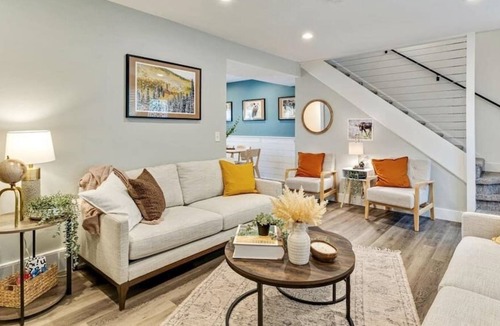 Holladay House | Right off i215|Pets Allowed|Close to Ski Resorts