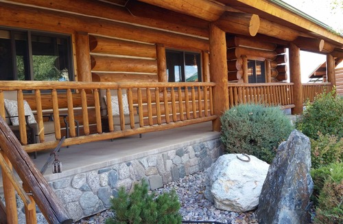 Dillon House | RIVER FRONTAGE-Private, Custom Home Stunning Deck/View/beautiful