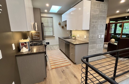 Saugatuck Cottage | 'River Groove' A Modern Dwelling in the woods . Desirable location in Saugatuck