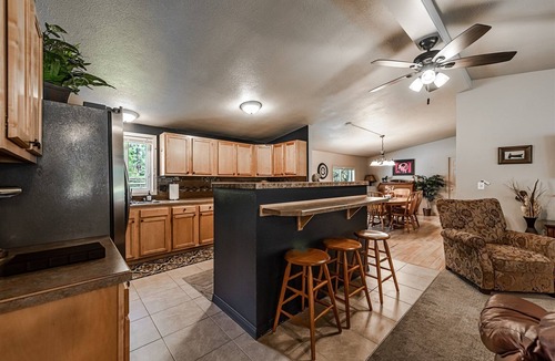 Riverbend House | ⭐️ Riverbend Retreat ⭐️ Riverfront⭐️Relax by the fire