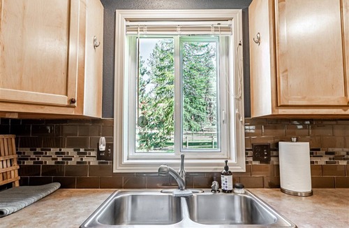 Riverbend House | ⭐️ Riverbend Retreat ⭐️ Riverfront⭐️Relax by the fire