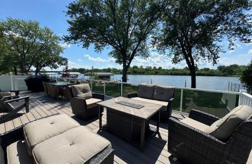 McHenry House | Riverfront Entertainment Haven