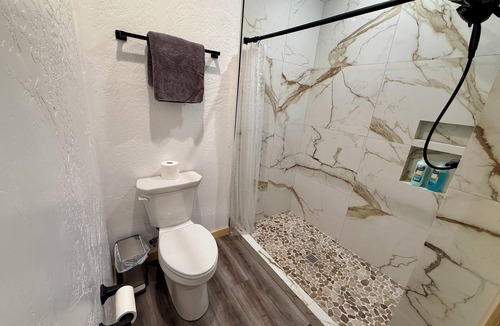 White Bird Bed & Breakfast | Riverfront Lodge in White Bird, ID – 1BR w/Panoramic Views & Breakfast Unit 2