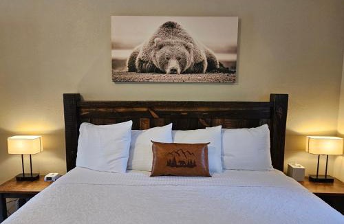 Thompson Falls Hotel | Riverfront Motel & Cabins