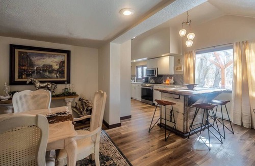 Livingston House | Riverside Paradise Awaits!