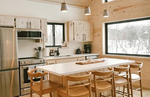 Crosby Cabin | Riverside Retreat: Unwind in a Cabin with Private Steam Sauna on the Pine River