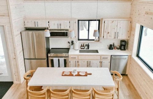 Crosby Cabin | Riverside Retreat: Unwind in a Cabin with Private Steam Sauna on the Pine River