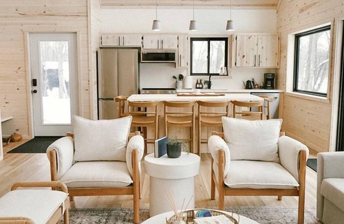 Crosby Cabin | Riverside Retreat: Unwind in a Cabin with Private Steam Sauna on the Pine River