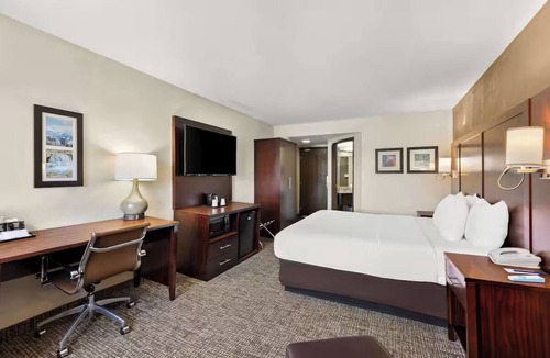 Layton Hotel | Road Trip Adventure Stop | Mountains Nearby & Pool Reset | Local Dining Nearby