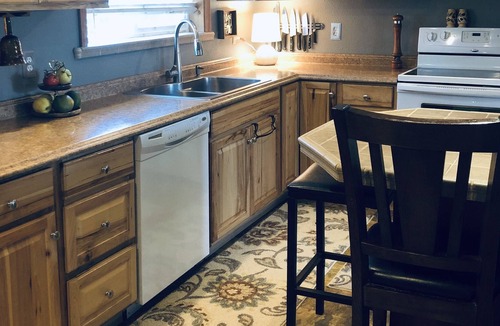 Benton City House | ROBINS NEST- Beautiful, newly renovated house less than 5min from wine country.